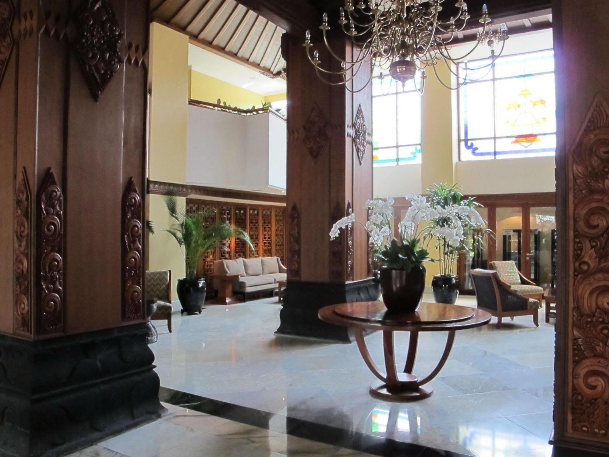 Hotel Mutiara Malioboro Yogyakarta Exterior photo