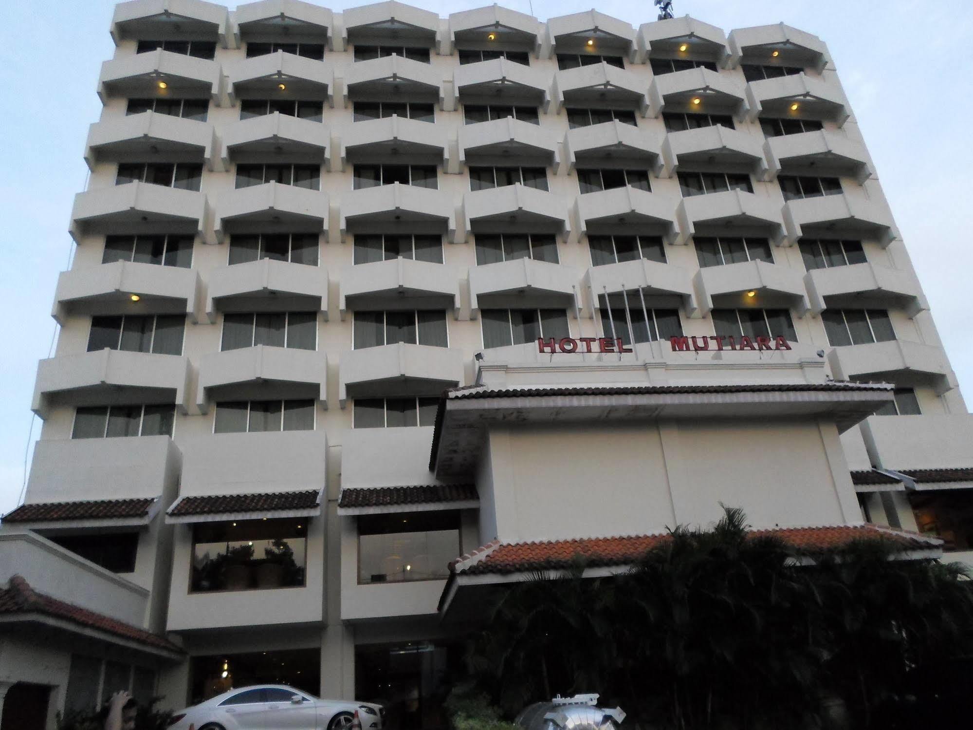 Hotel Mutiara Malioboro Yogyakarta Exterior photo